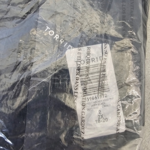 Torrid Black Waffle Knit Crochet Yoke Top Size 18 / 20 - Picture 7 of 10